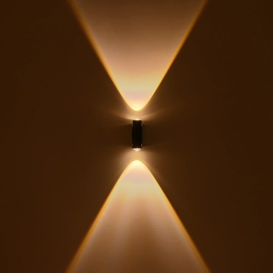 GLOBOSTAR® ARC 60679 Μοντέρνο Φωτιστικό Τοίχου - Απλίκα LED 4W 400lm 30° AC 220-240V Αδιάβροχο IP65 Θερμό Λευκό 2700K - CREE XPE Chip & TÜV SÜD Driver - Μαύρο Ματ - Μ3.5 x Π4.8 x Υ11.5cm - 5 Χρόνια Εγγύηση