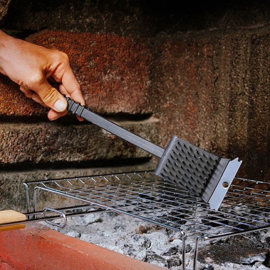 Βούρτσα καθαρισμού ψησταριάς ανοξείδωτη "BBQ Guru" με σφουγγάρι και ξύστρα 3σε1 36cm Βούρτσα καθαρισμού ψησταριάς ανοξείδωτη "BBQ Guru" με σφουγγάρι και ξύστρα 3σε1 36cm